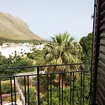 Coppola Oda ve Kahvaltı 3*